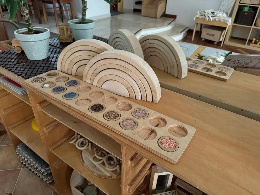 Naturalne zabawki w sali zabaw żłobku na warszawskim Bemowie